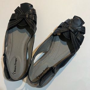 Women’s Black Sz 10M Rory Bare Traps Sling Black Shoes   Hook & Loop